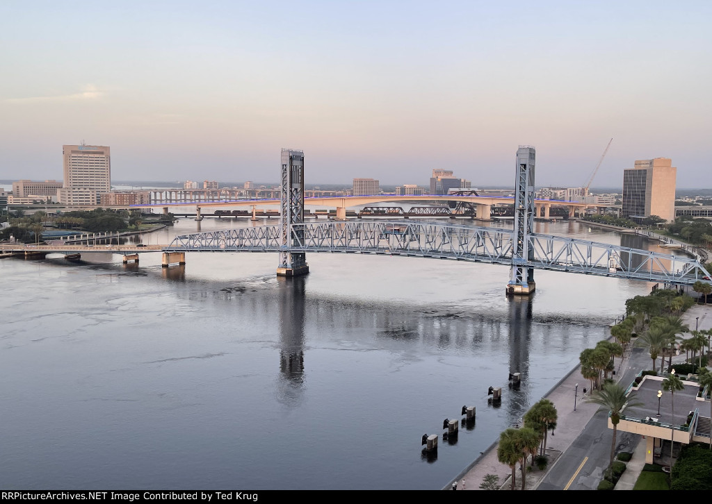 Southbound NS intermodal train crosses the St. Johns River